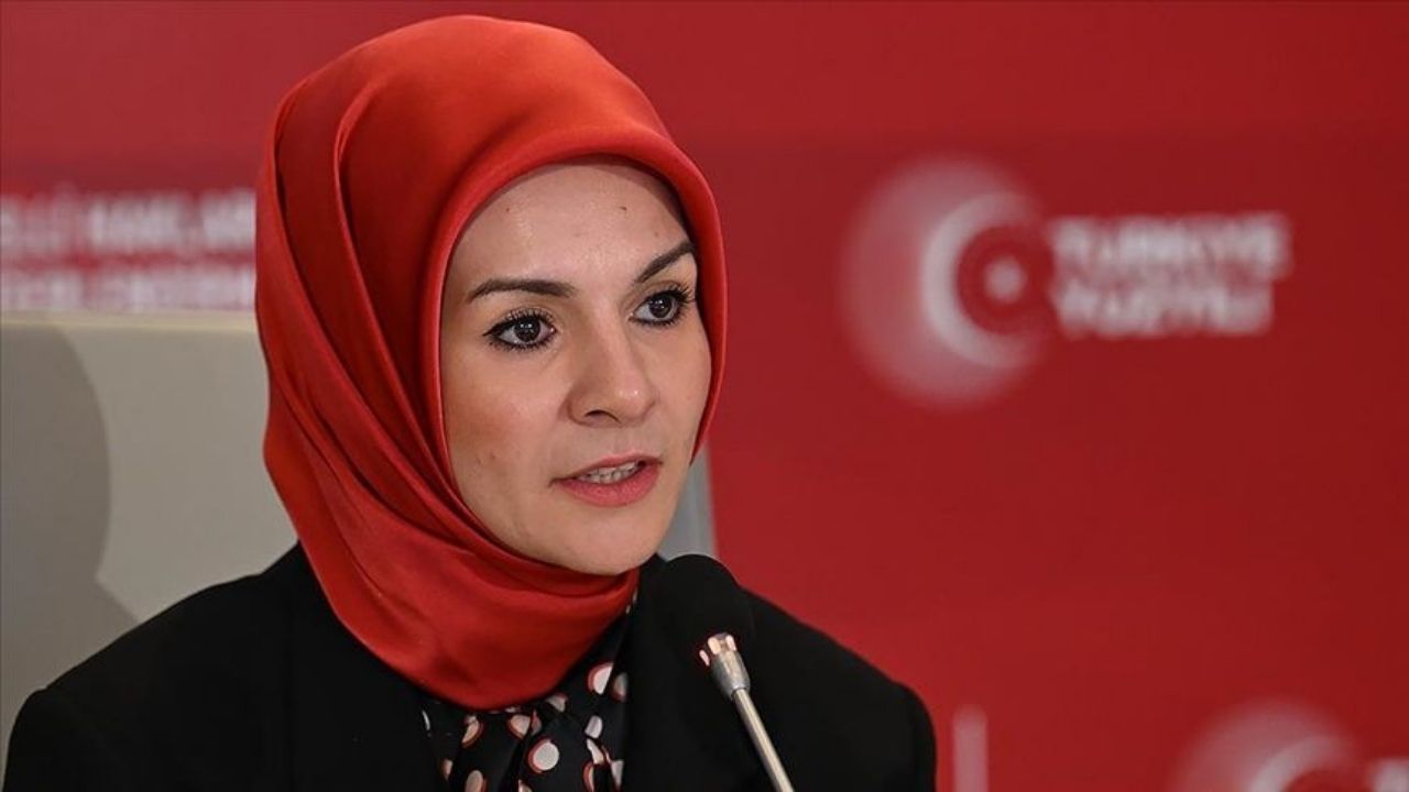 Bakan Göktaş, Ak Parti Kocaeli Kadın Kolları Kongresi'nde Aileyi Güçlendirme Vurgusu Yaptı - Yazar Kadın