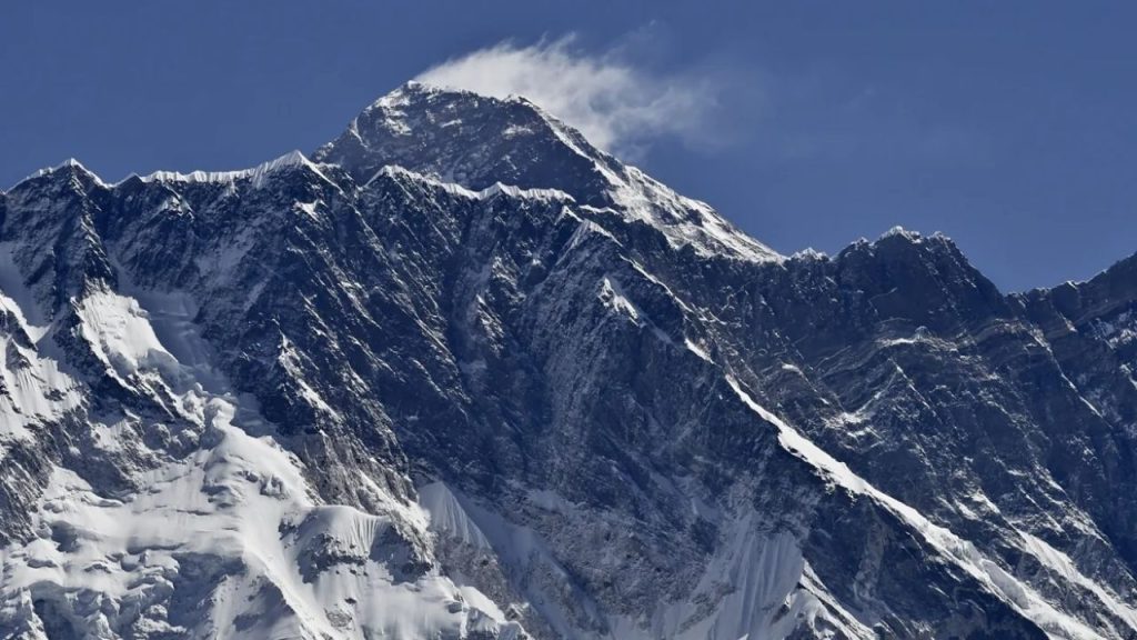 Dünya'nın Derinliklerinde Everest'ten 100 Kat Daha Uzun İki Gizli Dağ Keşfedildi - Yazar Kadın