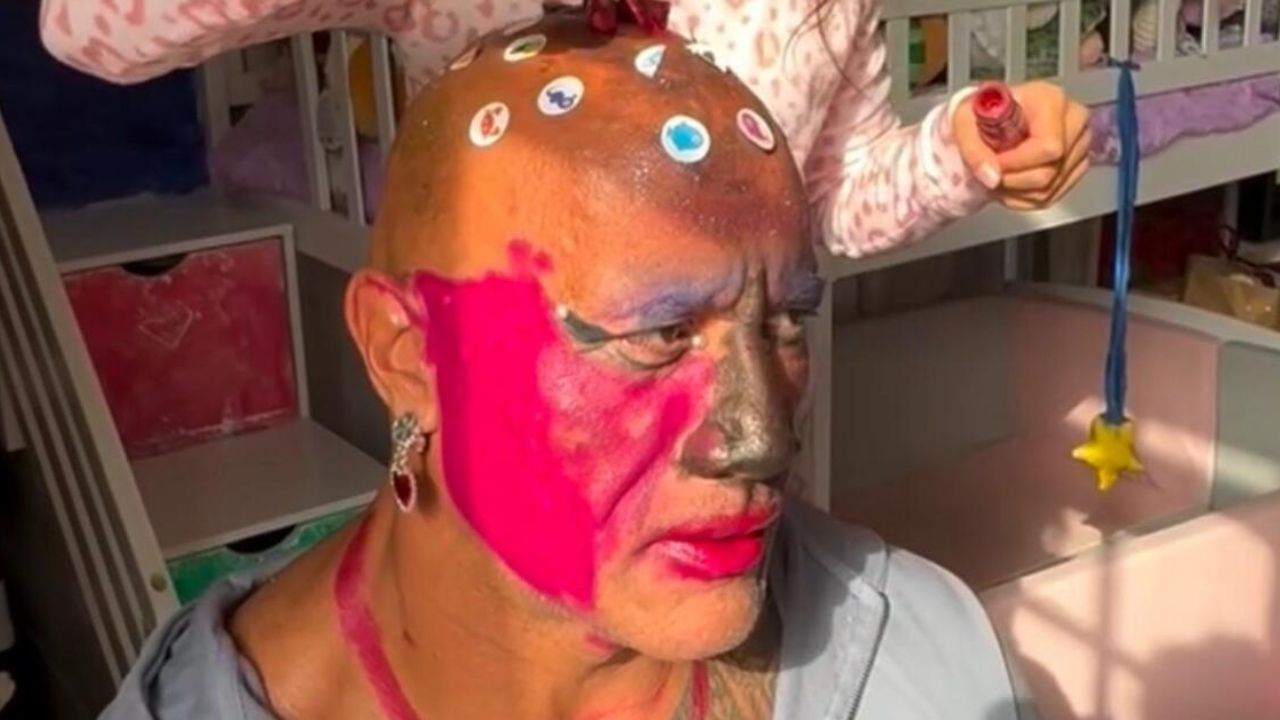 Dwayne Johnson, Kızlarının Kendisine Makyaj Yapmasına İzin Verdi! - Yazar Kadın