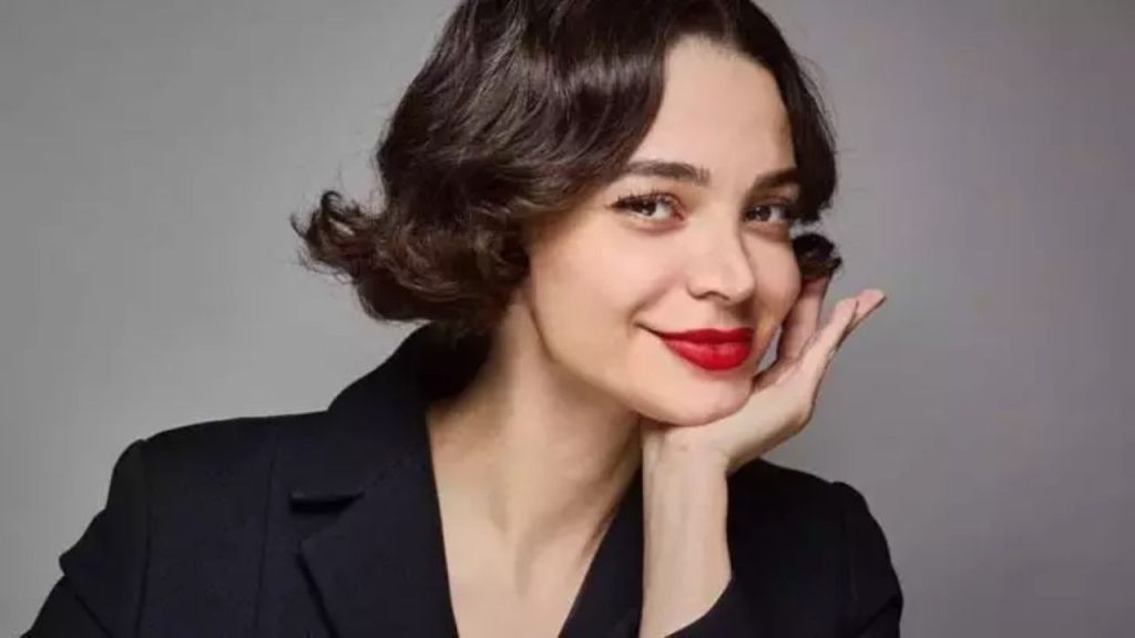 Melek Zeynep Bulut’a Paris'ten Prestijli Sanat Ve Tasarım Ödülü - Yazar Kadın