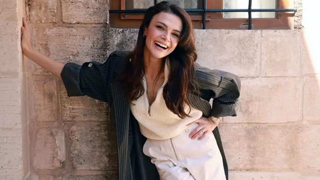 Midyat’ta Büyüleniyor Sinem Ünsal, Mardin’i Keşfetmeye Devam Ediyor - Yazar Kadın