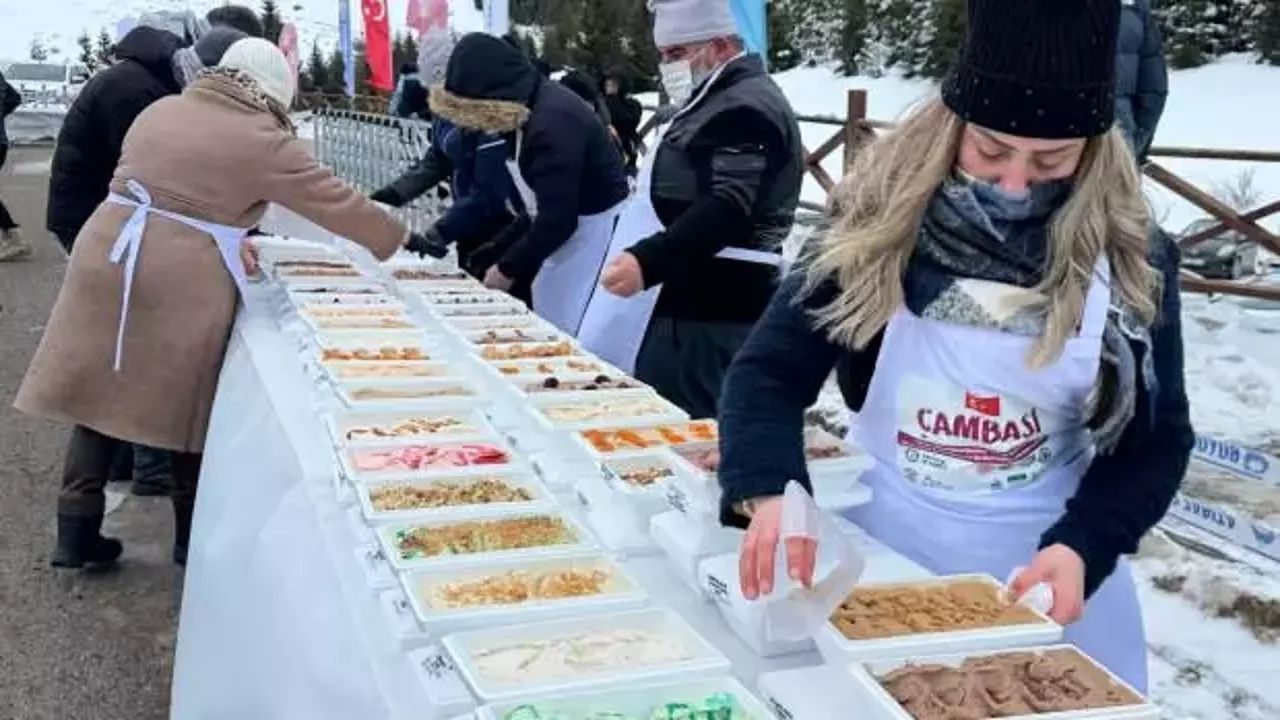Ordu’da Guinness Rekoru Kırıldı Hamsili Ve Lahanalı Dondurma 1301 Çeşit Ile Dünya Rekoru - Yazar Kadın