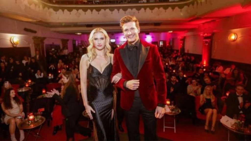 Sabina Ve Honza, İkinci Baharlarını Gizli Bir Şekilde Yaşıyor - Yazar Kadın