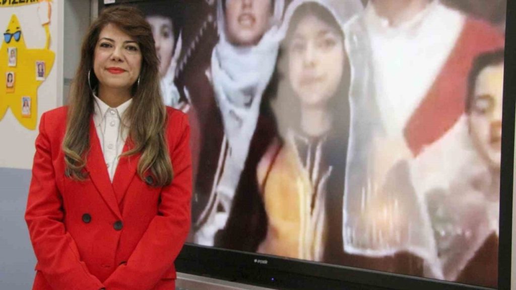 Vanlı Öğretmenin 41 Yıl Önce Seslendirdiği Heybeler Bellerde Türküsü, Sosyal Medyada Gündem Oldu - Yazar Kadın