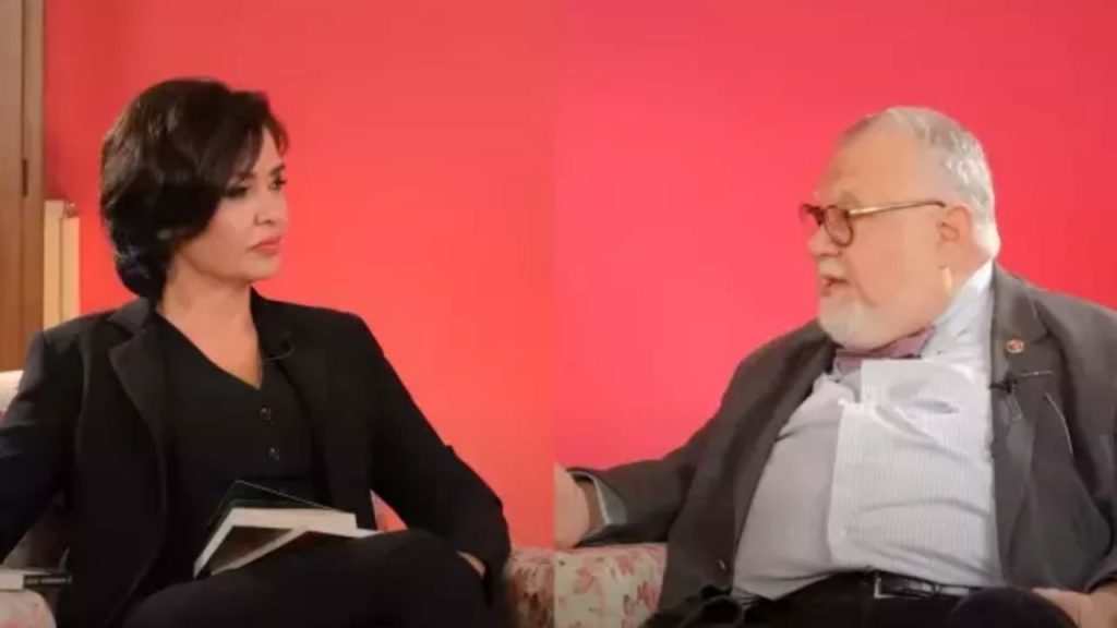 Yeşim Salkım'dan Celal Şengör'e Sert Tepki Neşet Ertaş'ı Tanımamak Olmaz! - Yazar Kadın
