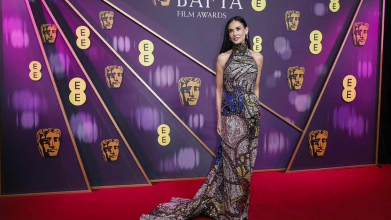 Bafta Ödülleri Kırmızı Halısında Kimler Daha Şıktı - Yazar Kadın