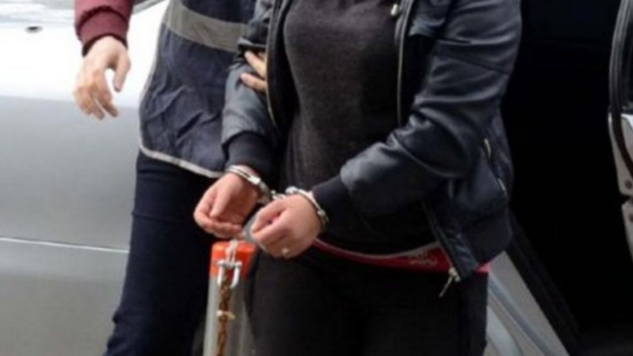 Cumhurbaşkanına Hakaret Eden Kadın İzmir'de Tutuklandı - Yazar Kadın