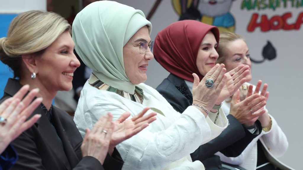 Emine Erdoğan Ve Zelenska Savaş Mağduru Çocukları Gördü - Yazar Kadın