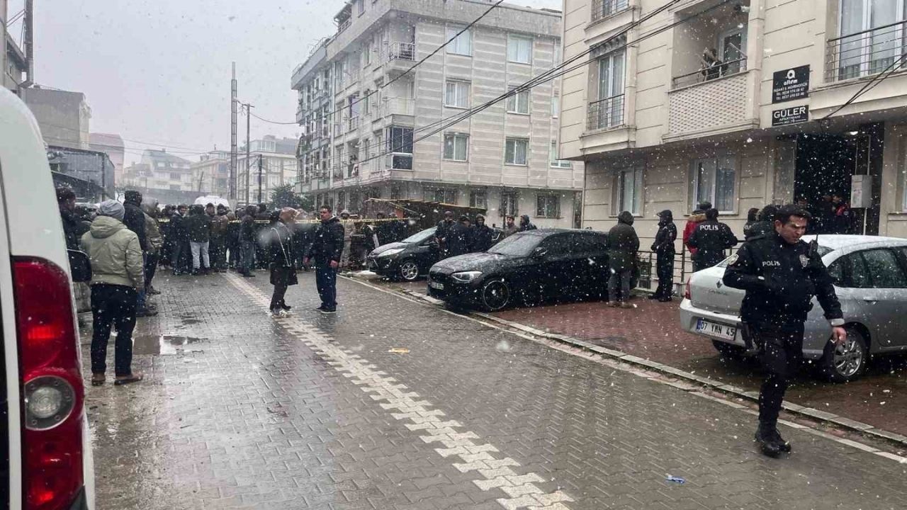 Esenyurt'ta Kadın Cinayeti Eşini Boğarak Öldüren Şüpheli Gözaltına Alındı - Yazar Kadın