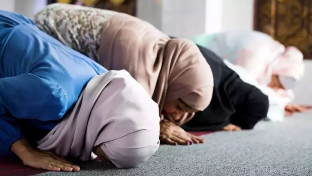 Kadınlarda Oturarak Namaz Nasıl Kılınır - Yazar Kadın