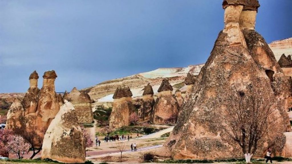 Şapkalı Peri Bacalarının Çevresindeki Doğa Güzellikleri Neler - Yazar Kadın