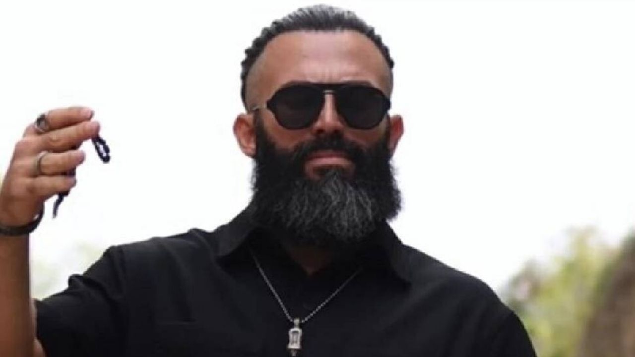 Turabi Çamkıran Hakkında Müstehcenlik Suçundan Yakalama Kararı - Yazar Kadın
