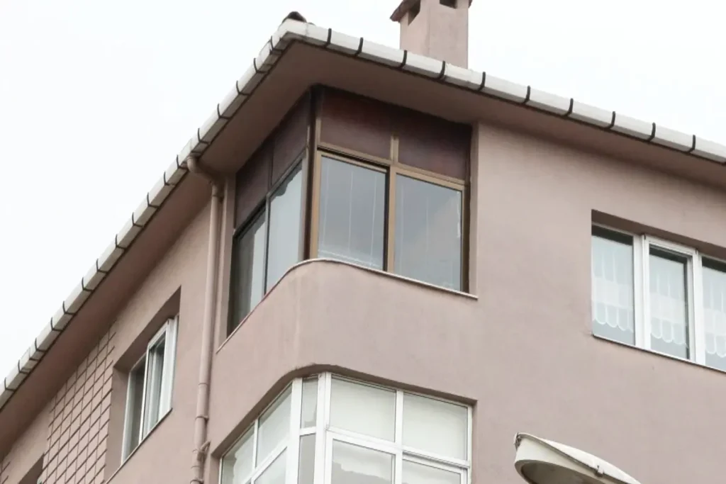 Atkiyi Annesinin Bogazini Dolayip Komsularina 18383472 6526 Amp - Yazar Kadın