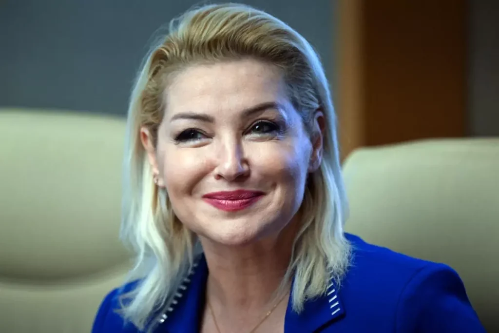 Cevizoglu Kadin Vekillerimizin Konugumuza 18371701 9540 Amp - Yazar Kadın