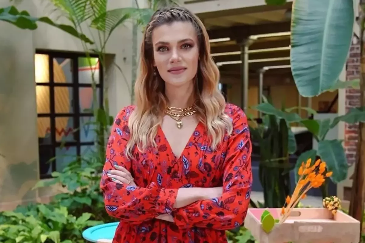 Derya Sensoy Yeni Askini Ilan Etti Yagiz Can 18405622 7579 Amp - Yazar Kadın