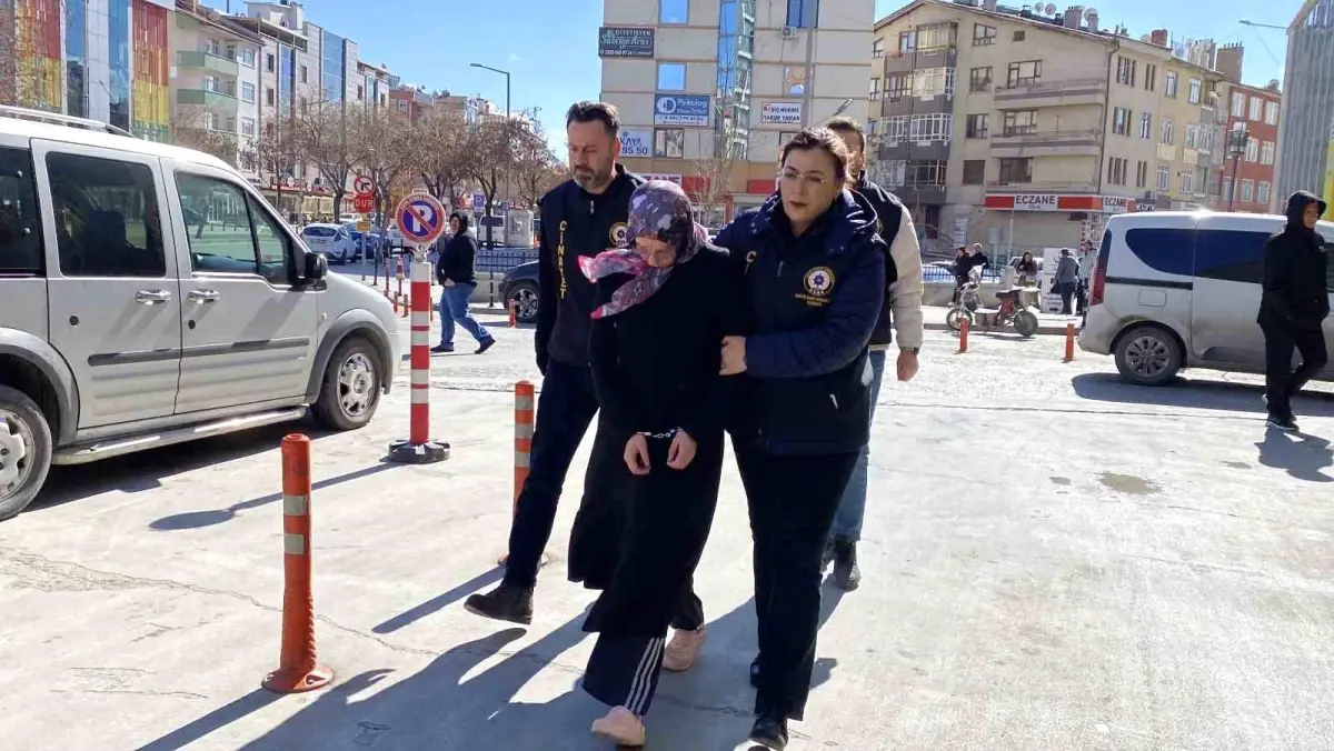 Kadin Kocasini Bicaklayarak Oldurdu 18403638 Amp - Yazar Kadın