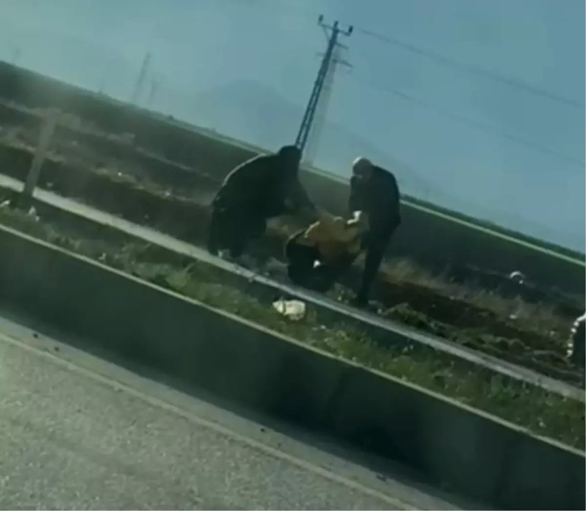 Kadini Saclarindan Surukleyip Kiz Cocugunu Da 18342347 8175 Amp - Yazar Kadın