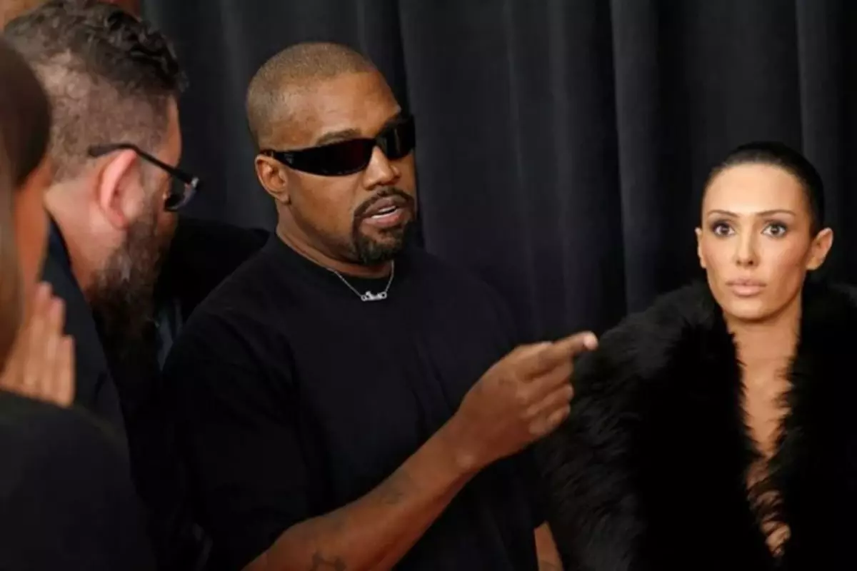 Kanye West Bir Hayat Kadiniyla Iliskiye Girdigi 18373379 4591 Amp - Yazar Kadın