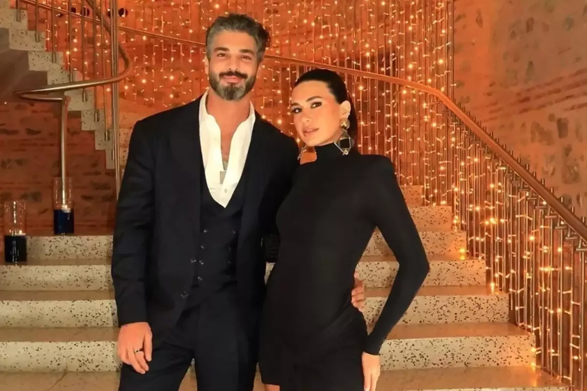 Sibil Cetinkaya Ve Sukru Ozyildiz Aski Bitti 18384667 2232 Amp - Yazar Kadın
