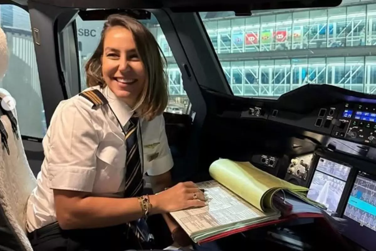 Turk Kadin Pilot Dunyanin En Buyuk Ucagini Ucurdu 18409691 4791 Amp - Yazar Kadın