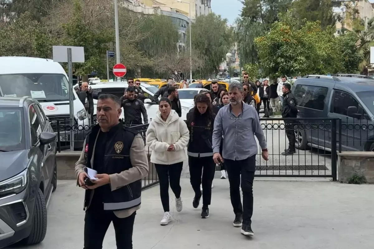 4 Kadindan Tapu Mudurune Seytani Tuzak Eterle 18479912 9615 Amp - Yazar Kadın