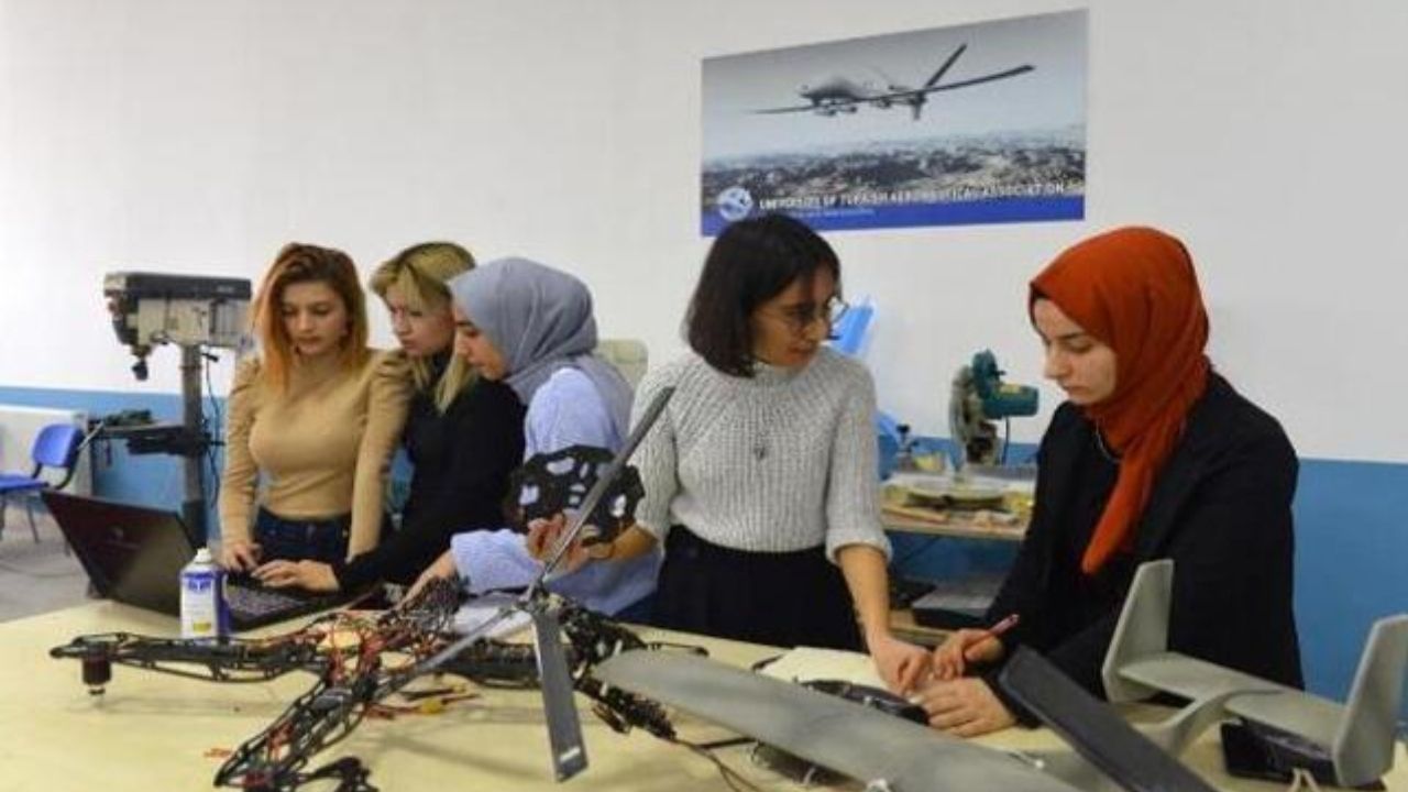 Eyt Düzenlemesi Ile Türkiye'deki Kadınlarda Emeklilik Yaşı 38'e Düşüyor - Yazar Kadın