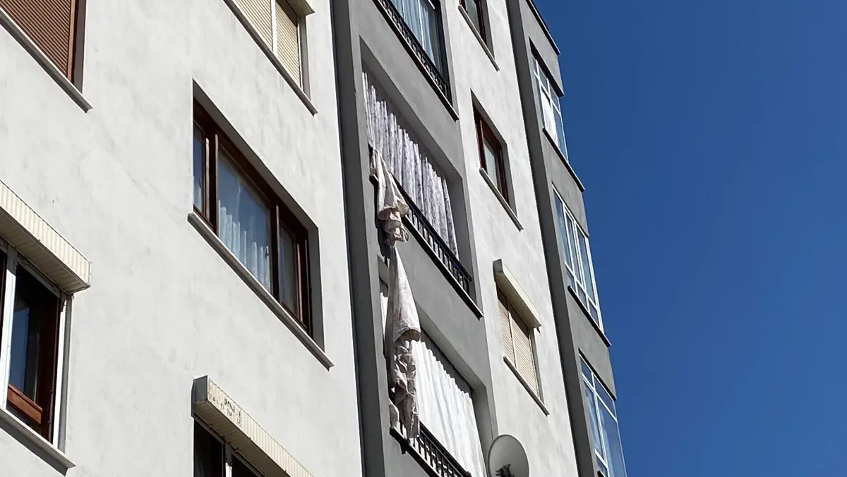 Carsaflari Birbirine Baglayarak Alt Kata Inmek 18437438 8593 Amp - Yazar Kadın