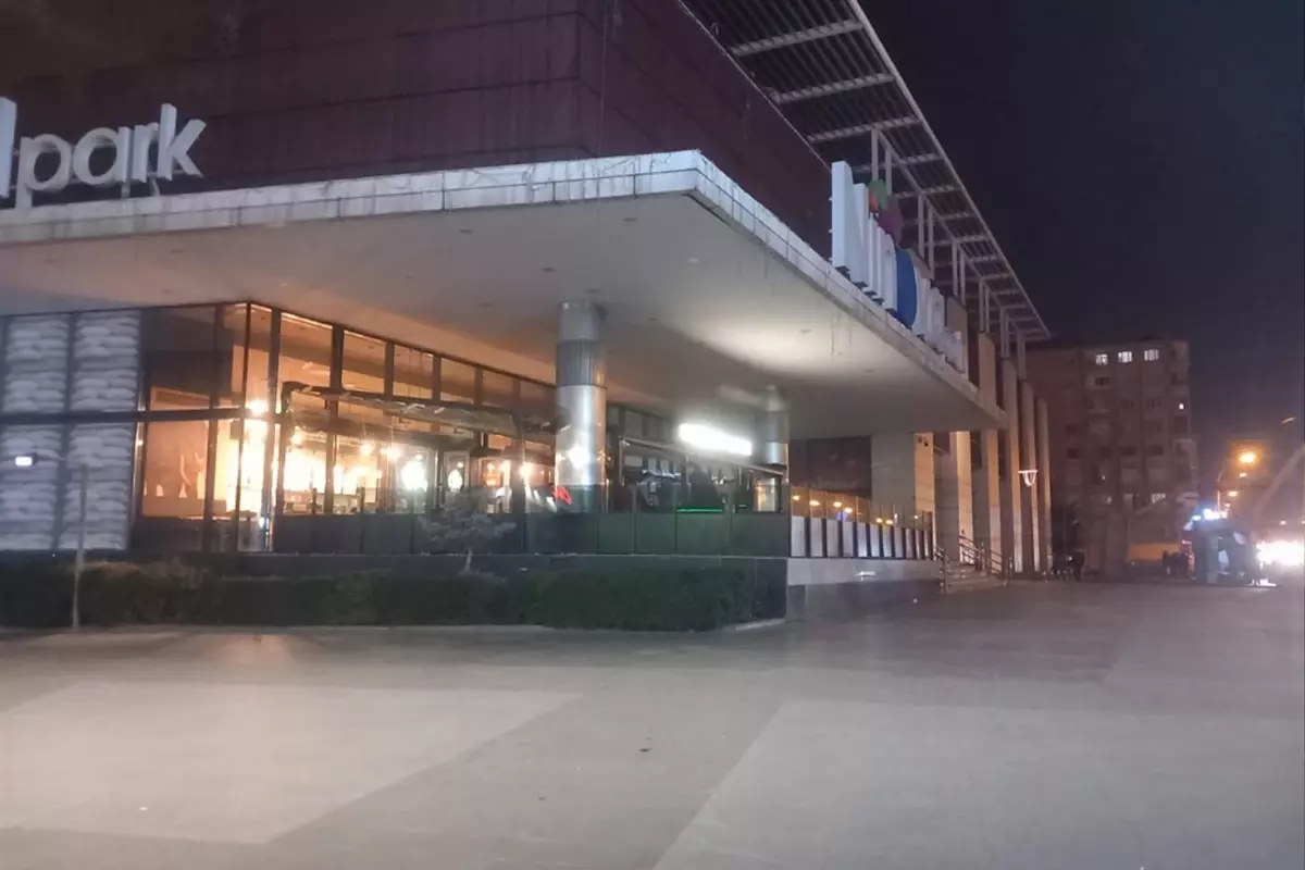 Diyarbakir Da Kafede Silahli Saldiri Genc Kadin 18436526 8879 Amp - Yazar Kadın