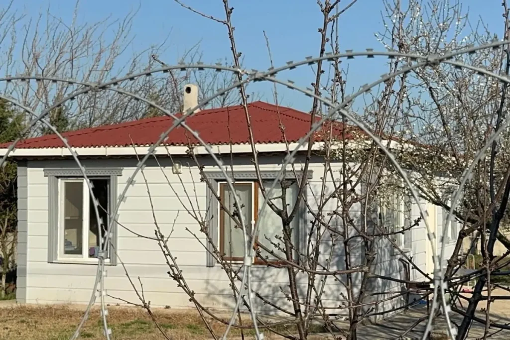 Emekli Polis Tartistigi Esini Esarpla Bogdu 18440043 7517 Amp - Yazar Kadın