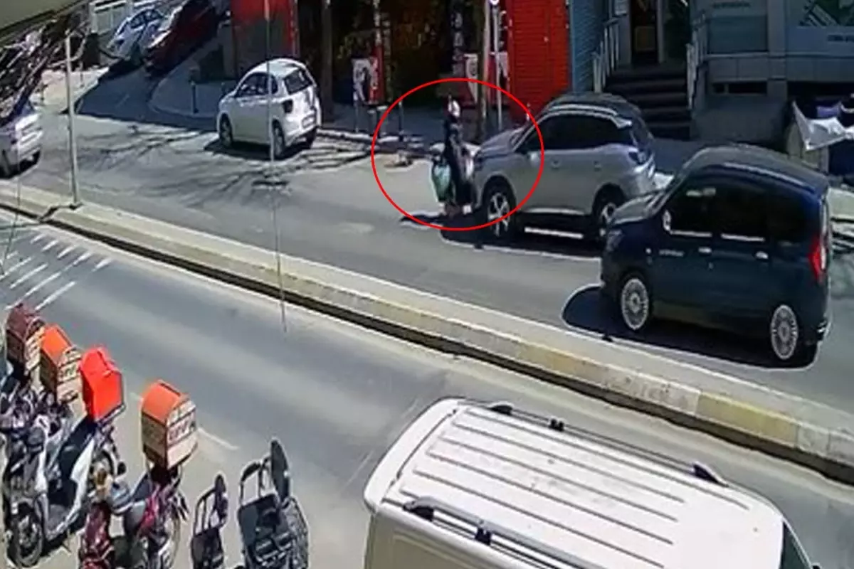 Goz Gore Gore Karsidan Karsiya Gecen Kadini Ezdi 18432727 1391 Amp - Yazar Kadın