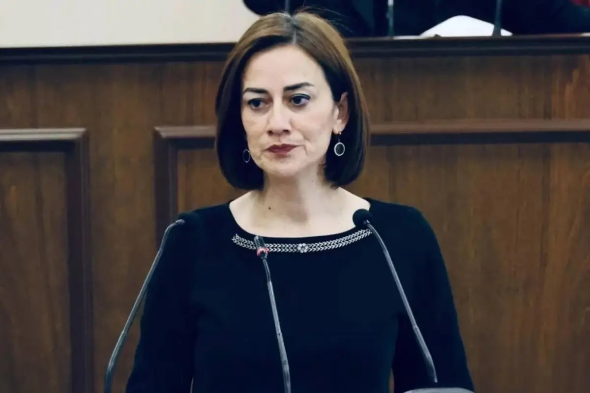 Kursuye Cikan Vekil Kktc Deki Fuhus Carkini Ifsa 18441688 176 Amp - Yazar Kadın