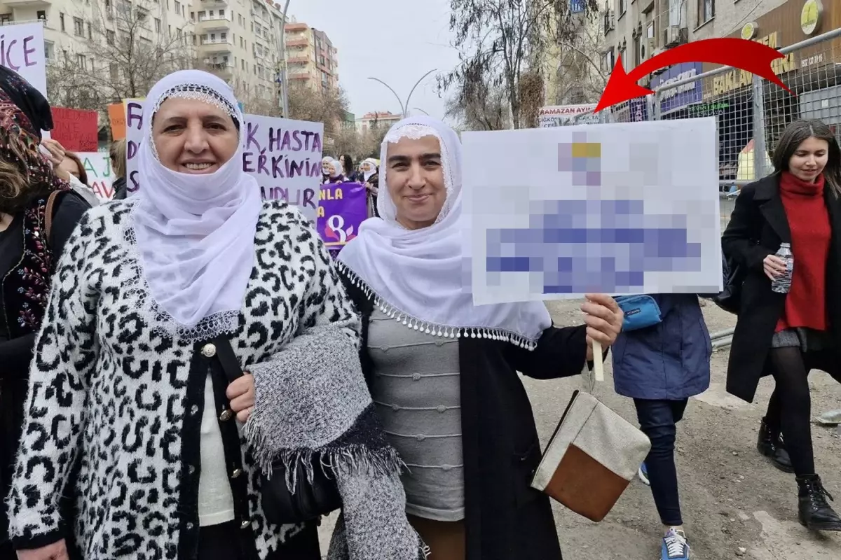 Kurt Aktivist Zeynep Alkis Skandal Pankarta Ates 18436325 876 Amp - Yazar Kadın