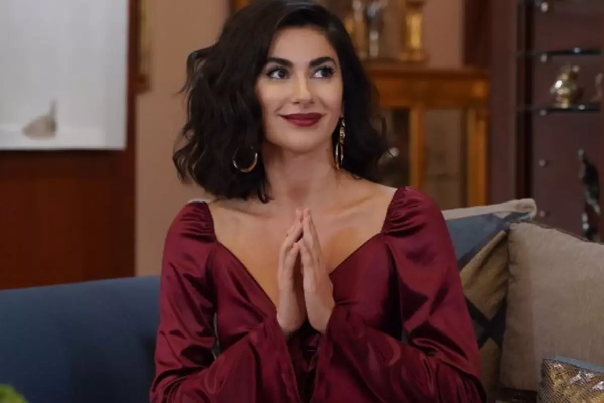 Nesrin Cavadzade Ve Pamir Pekin Den Ask Pozu 18482442 2545 Amp - Yazar Kadın