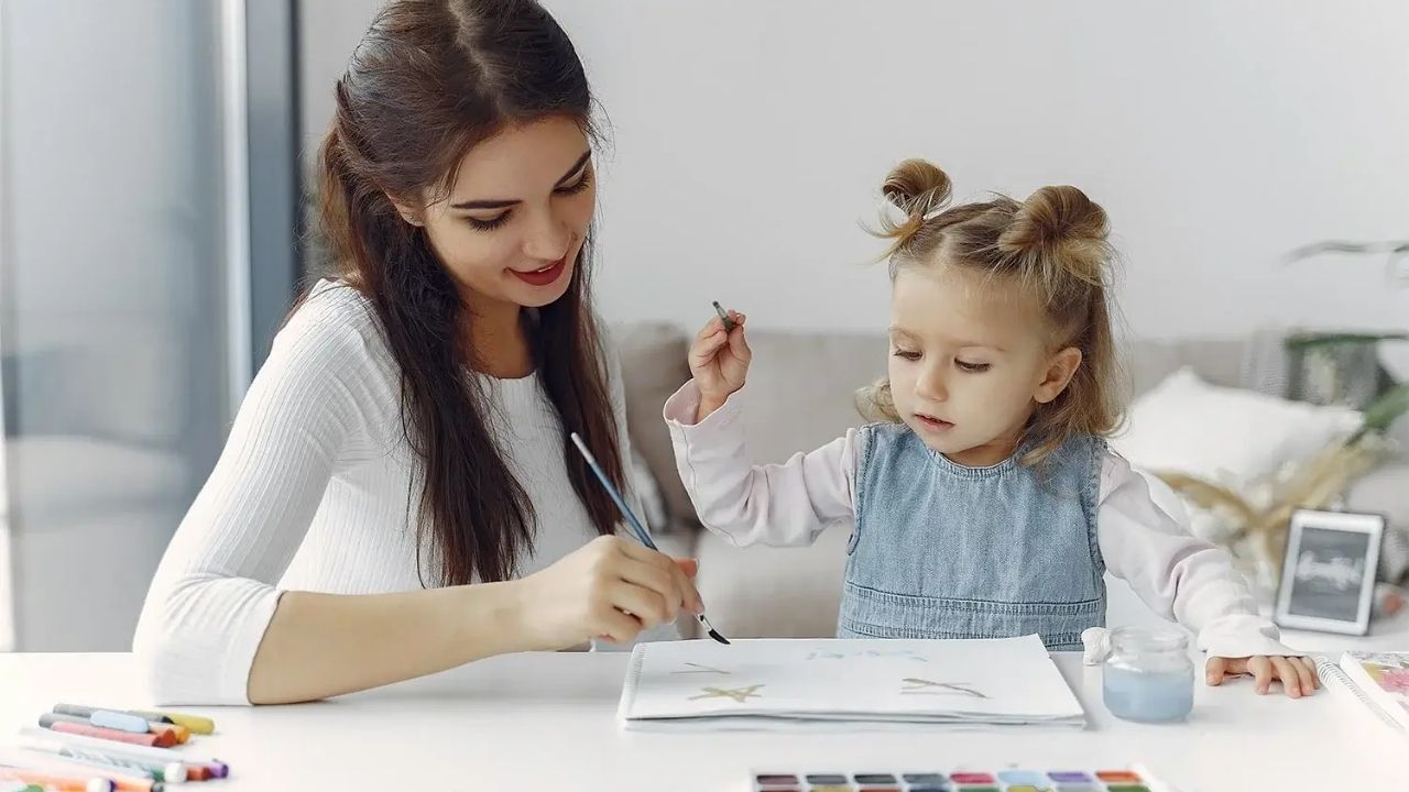 Çocuk Bakıcılığı Çocuğun Gelişimi, Toplumsal Rolü Ve Profesyonellik - Yazar Kadın