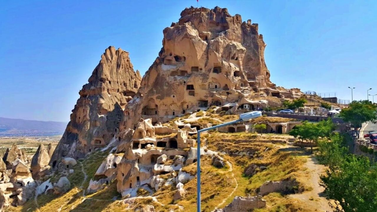 Uçhisar Kalesi Ne Gibi Tarihi Önemlere Sahip Ve Nerede Keşfedilir - Yazar Kadın