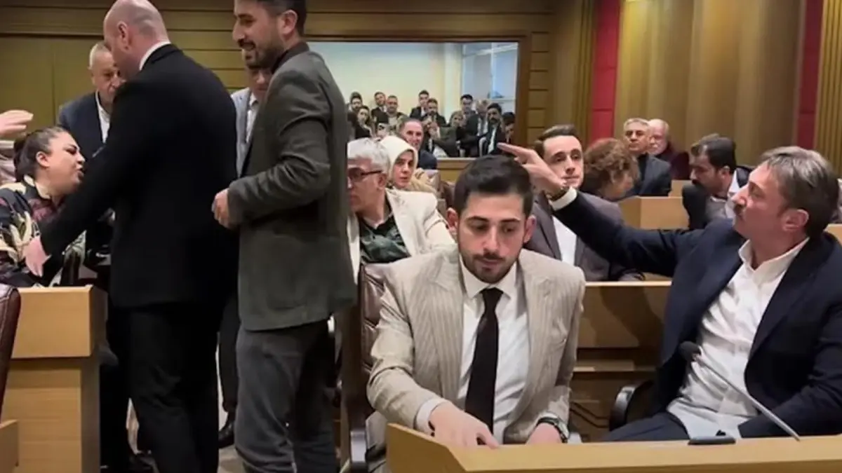 Chp Li Kadin Meclis Uyesine Hakaret Eden Belediye 18553629 8841 Amp - Yazar Kadın