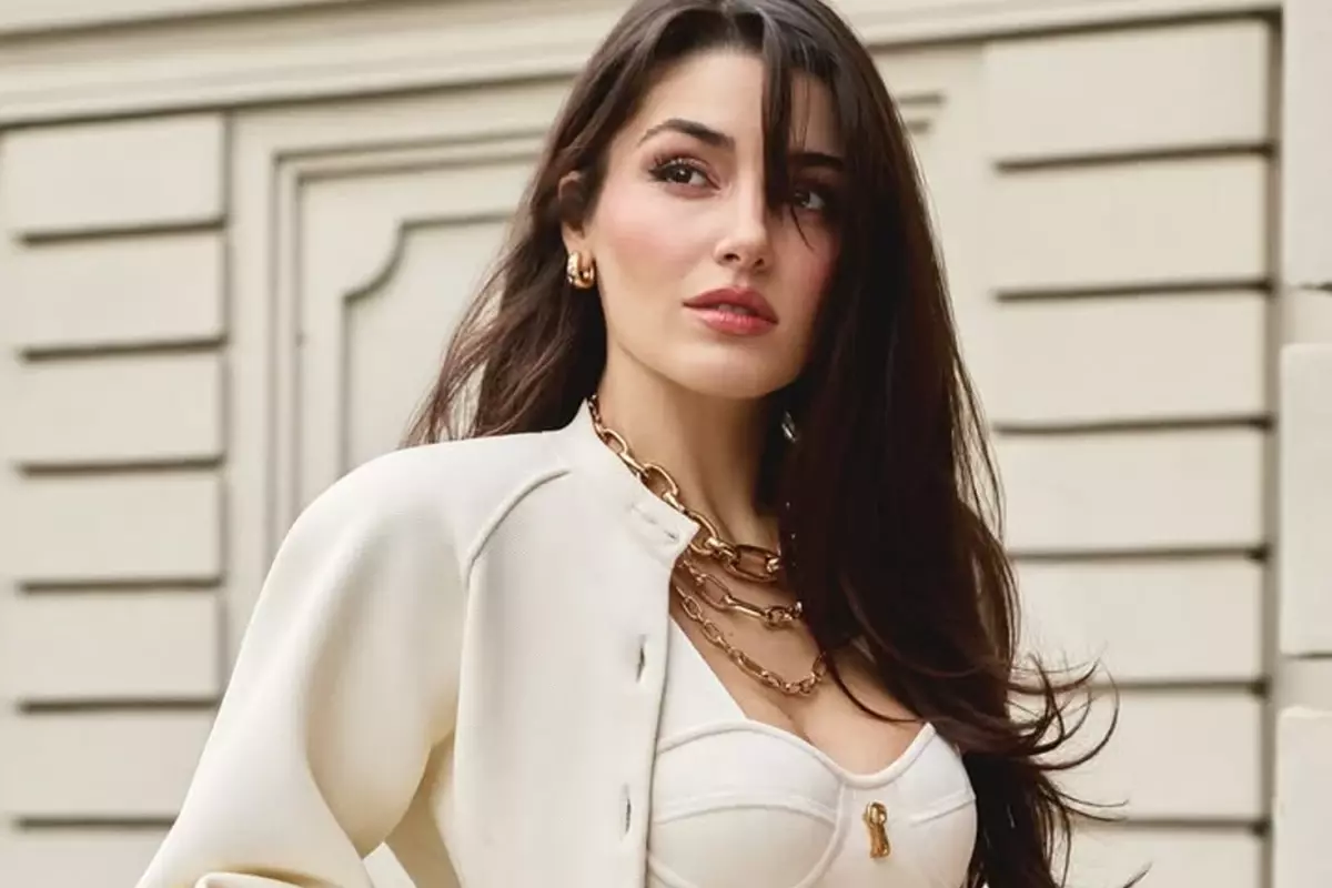 Hande Ercel Maldivler Den Paylasti Herkes Ayni 18551286 8185 Amp - Yazar Kadın