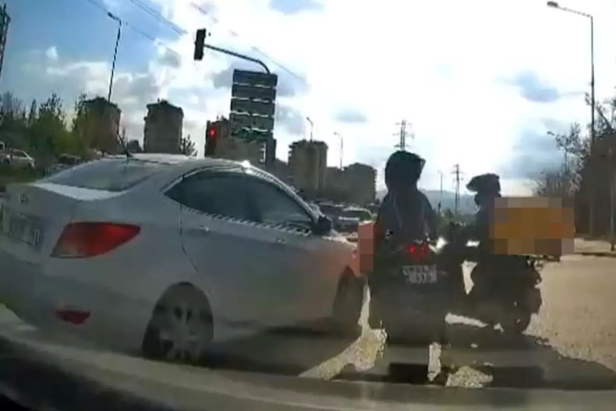 Kadin Kurye Darp Edilen Arkadasini Kafa Atarak 18568680 9553 Amp - Yazar Kadın