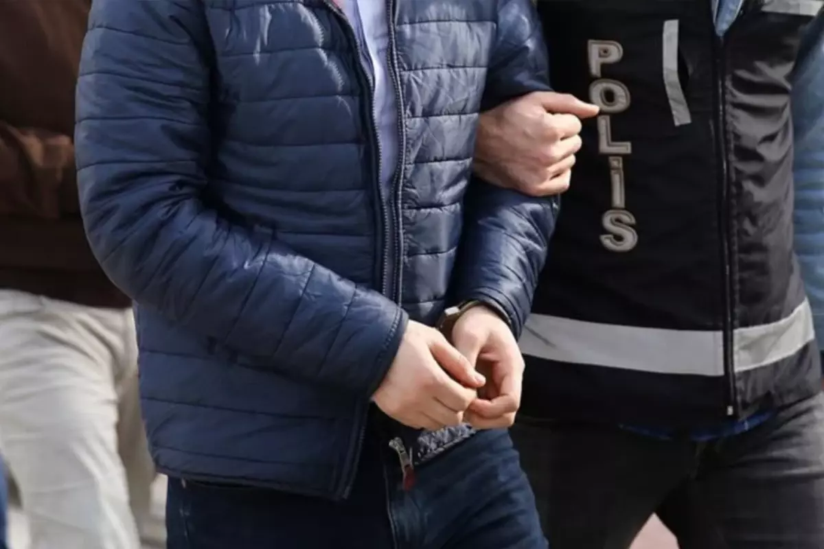 Sokak Ortasinda Esini Olduren Sahis Tutuklandi 18530695 7272 Amp - Yazar Kadın
