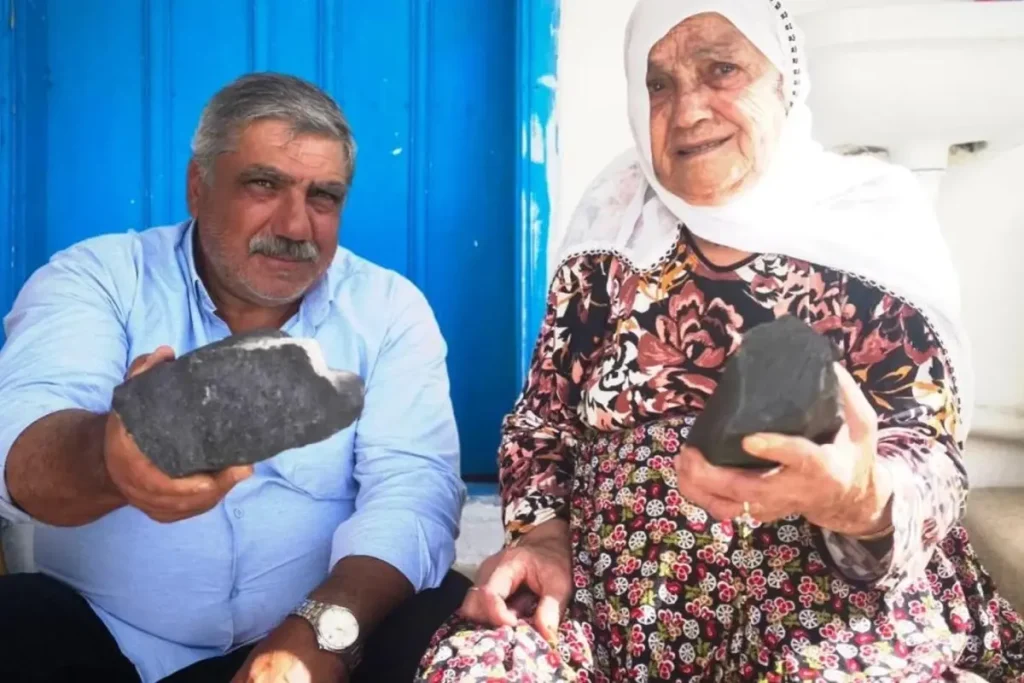 85 Yasindaki Kadinin Bahcesine Goktasi Oldugu 18613231 2166 Amp - Yazar Kadın