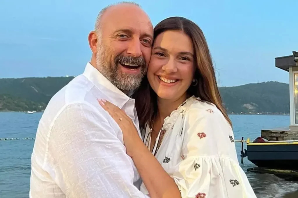 Berguzar Korel Uc Yasindaki Kizi Leyla Nin Son 18626869 8100 Amp - Yazar Kadın