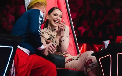 Hadise desenli mini elbise tercih etti