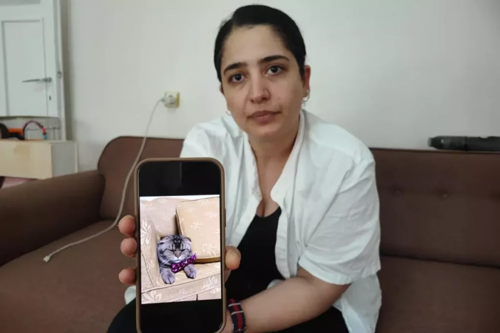 Kayip Kedisi Icin 15 Bin Lira Odul Koydu 18620879 6969 Amp - Yazar Kadın