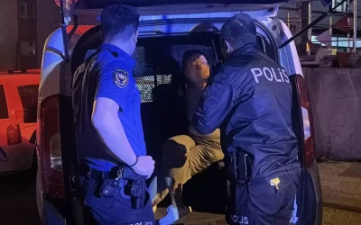 Alkollü kadın sevgilisinden ayrıldı, annesini bıçakla rehin aldı