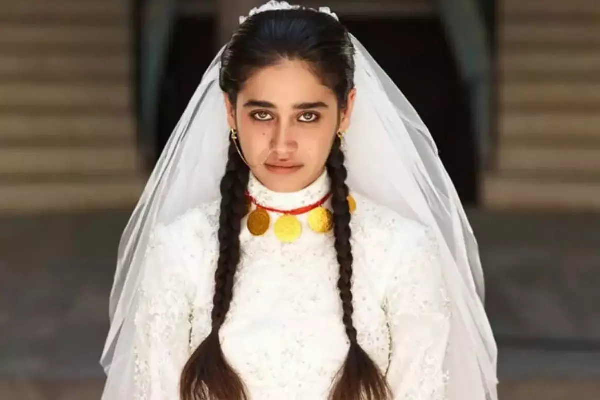 Meltem Miraloglu Abd De Saldiriya Ugradi 18590055 4261 Amp - Yazar Kadın