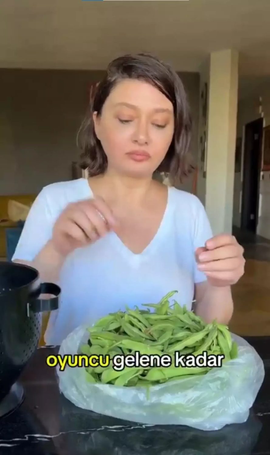Meshur Akima Nurgul Yesilcay Da Katildi Verdigi 18695796 2509 Amp - Yazar Kadın