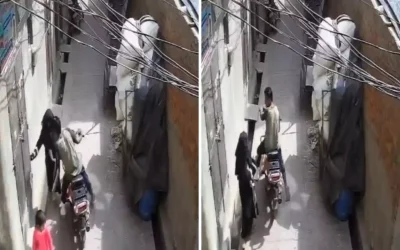 Sokakta genç adam, kadını zorla öpmeye çalıştı