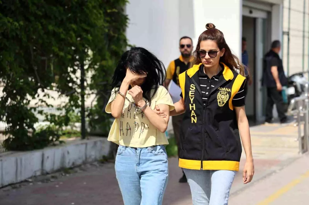 Ozel Cocuklari Tokatlayan Kadin Ogretmen 18610525 Amp - Yazar Kadın