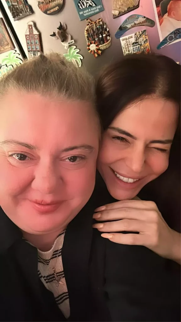 Simge Sagin In Aci Gunu Genc Yasta Hayatini 18633468 5353 Amp - Yazar Kadın