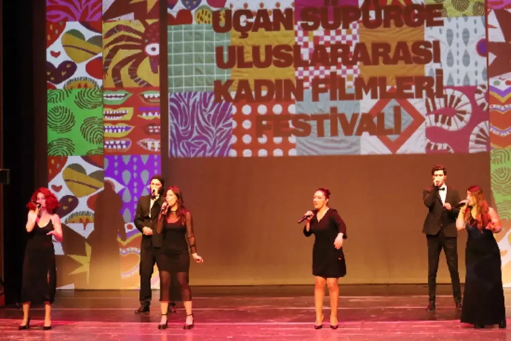 Ucan Supurge Festivali Nde Onur Odulu Hulya 18677779 3639 Amp - Yazar Kadın